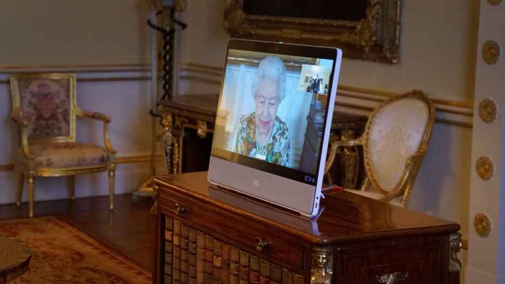La reina Isabel durante una reunión virtual el pasado 15 de febrero.