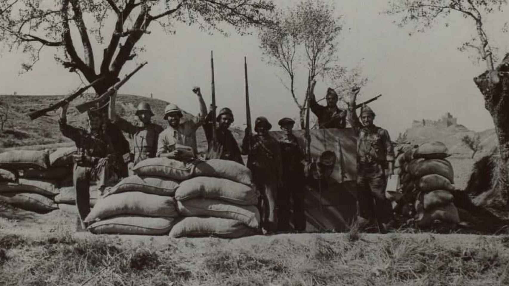 Soldados del Ejército republicano en una escena del frente. / Archivo BNE.