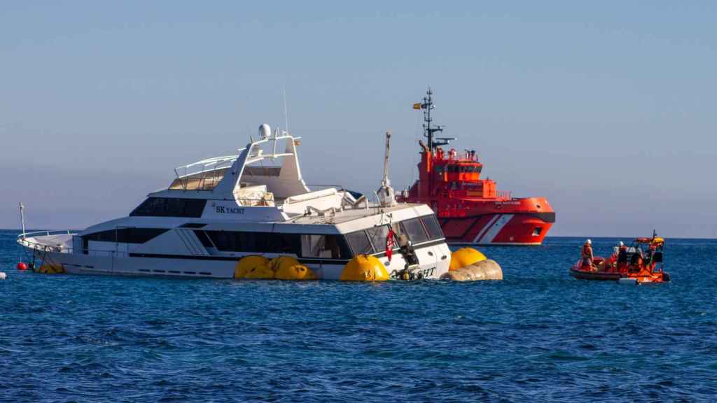 El yate que fue de los Ashmawi y representa la Marbella de los 80 y 90, reflotado el 18 de febrero tras su naufragio en Motril.