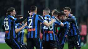 Los jugadores del Atalanta celebran un gol.