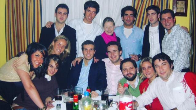 Pablo Casado con sus amigos de NNGG del distrito Moncloa de Madrid en 2005.