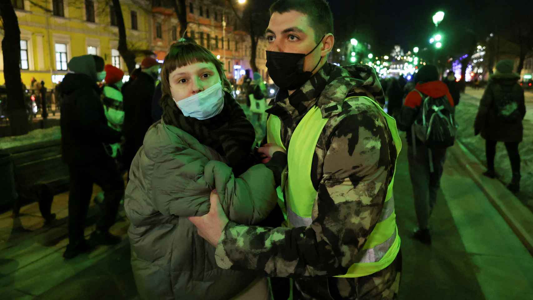 Detenidos en Moscú tras una protesta contra la guerra en Ucrania.