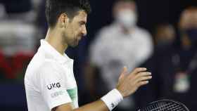 Novak Djokovic se lamenta durante el partido ante Jiri Vesely.