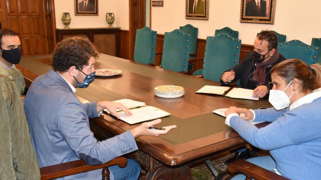 Firma del convenio. Foto: Ayuntamiento de Talavera