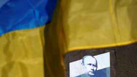 El presidente ruso, Vladímir Putin, en una pancarta de una protesta contra la guerra en Ucrania.