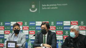 Alejandro Jara, Joaquín Sánchez-Garrido y el director deportivo Luis Jaime Puebla