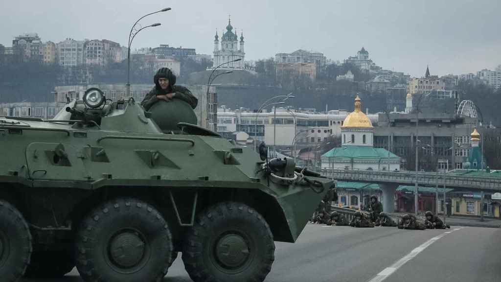 Un tanque ucraniano en el centro de Kiev este viernes.