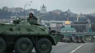 Un tanque ucraniano en el centro de Kiev este viernes.