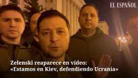 Zelenski reapareció en vídeo tras los falsos rumores de su huída: «Estamos en Kiev, defendiendo Ucrania»