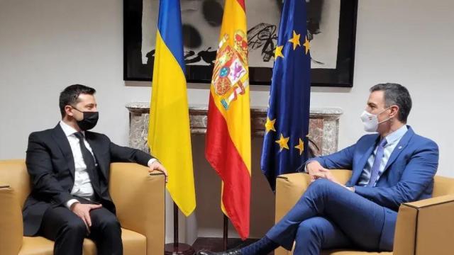 Foto de archivo de la reunión en diciembre entre el presidente del Gobierno, Pedro Sánchez, y el mandatario de Ucrania, Volodimir Zelenski.