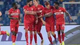 Los jugadores del Spartak de Moscú celebran un gol en la Europa League.