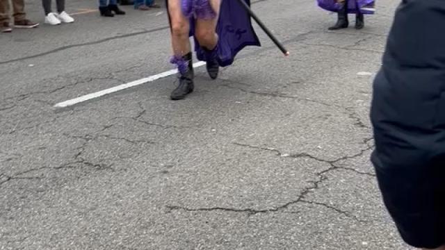 El 'guerrero' semidesnudo que causó furor en el carnaval de Toledo