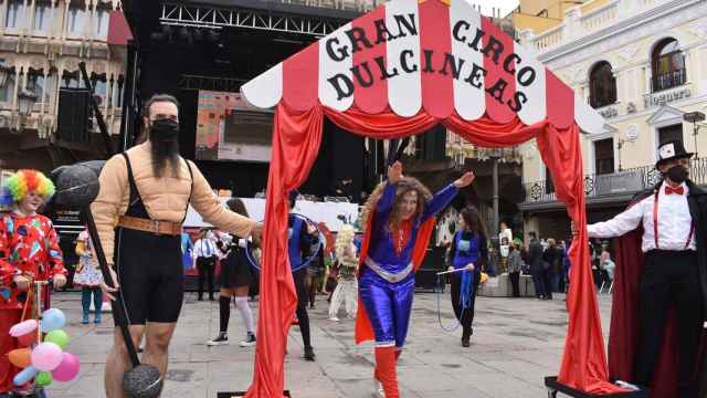La Asociación de Dulcineas y Damas de Ciudad Real se alza con el primer premio del Concurso local de Murgas y Comparsas con una inspiración sobre el circo