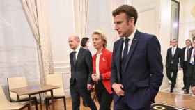 El presidente de Francia, Emmanuel Macron y la presidenta de la CE, Úrsula Vonderleyen.