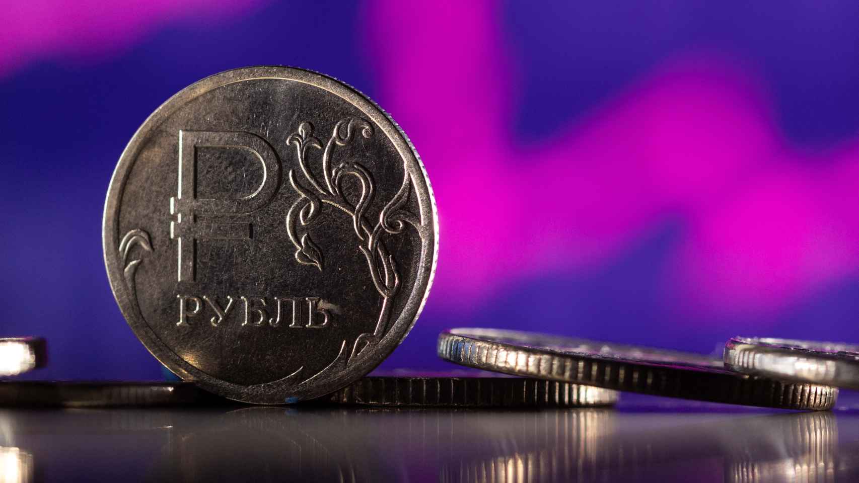 Ilustración sobre las caídas del rublo.