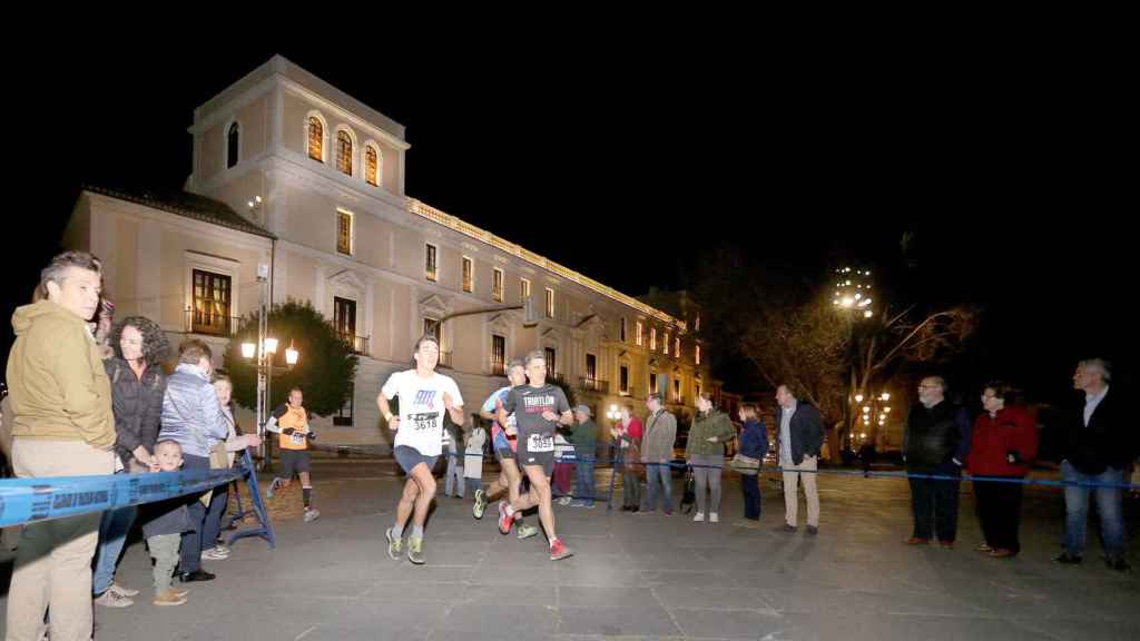 Valladolid de noche durante la carrera de Ríos de Luz