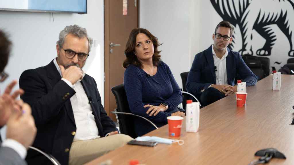 Vicente Estrada, Elena Muñez y Alejandro Martín Quirós durante el debate.