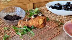 Aceitunas negras Cacereñas, muslitos del mejor pollo frito del mundo y tierra de alcachofas