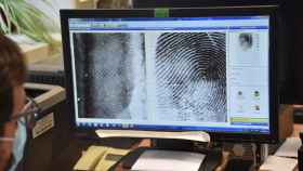 La identificación de huellas dactilares es una de las misiones clásicas de la Policía Científica