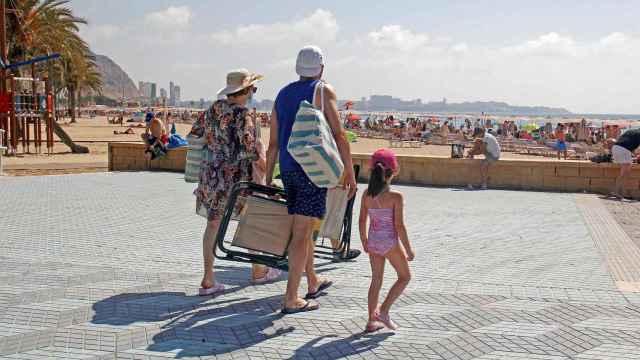 El regreso del 'sol y playa' valenciano: otros 17 hoteles de Benidorm vuelven a abrir sus puertas en marzo.