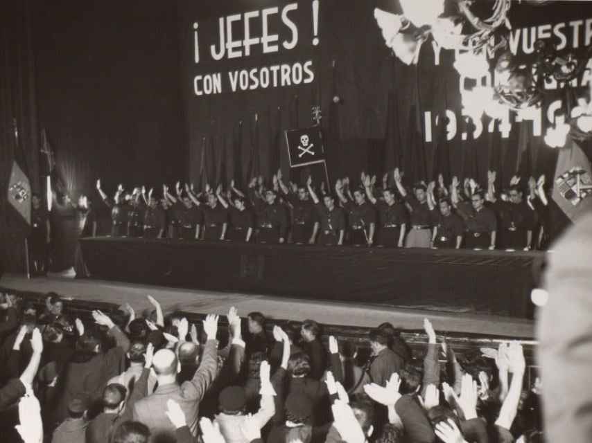 Acto conmemorativo del acto de unificación de Falange Española y las JONS, en el Teatro Calderón de Valladolid.