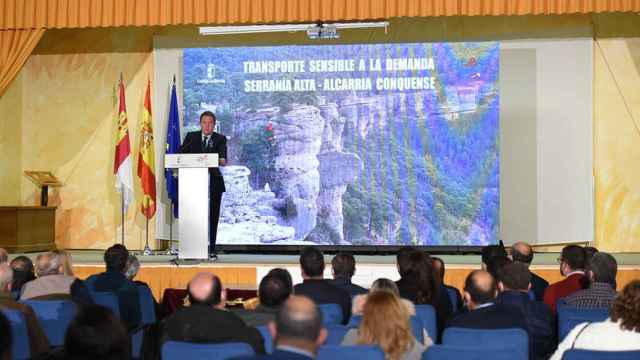 García-Page arranca el motor de su revolucionario sistema de transporte a demanda en Castilla-La Mancha