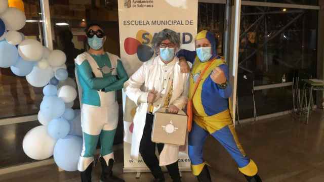 Los superhéroes animan a los niños de Salamanca a vacunarse