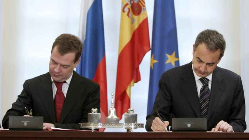 Dmitri Medvedev y José Luis Rodríguez Zapatero firman los acuerdos de 2009