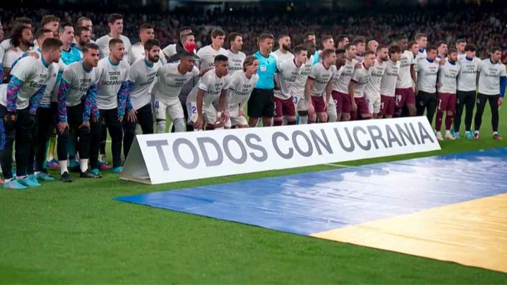 Así fue el bonito homenaje en el Santiago Bernabéu en apoyo a Ucrania tras la invasión de Rusia