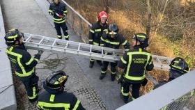 Los bomberos rescatan del Manzanares el cadáver de un hombre de 30 años.