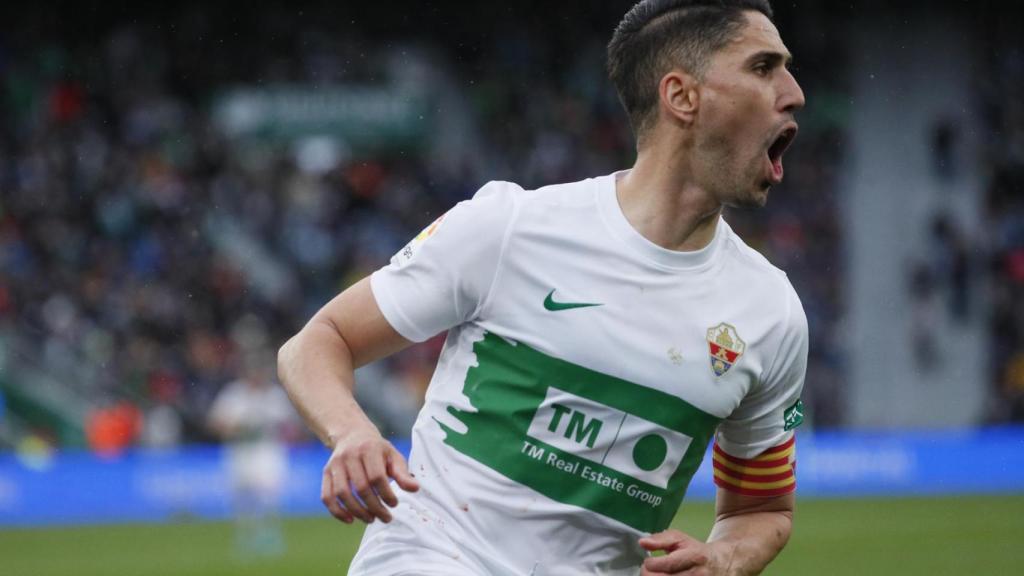 Fidel, celebrando un gol con el Elche en La Liga 2021/2022