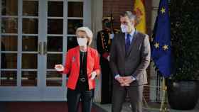 Pedro Sánchez recibe a Ursula von der Leyen, presidenta de la Comisión Europea, en Moncloa.