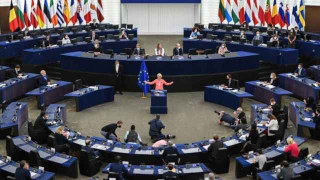 Ursula von der Leyen, presidenta de la Comisión, se dirige al pleno del Parlamento Europeo en Estrasburgo.