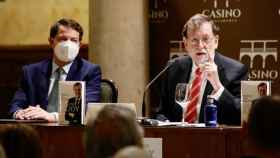 Rajoy durante la presentación de su libro junto a Mañueco