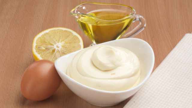 Receta de mayonesa casera: la cantidad de huevos y aceite que necesitas.