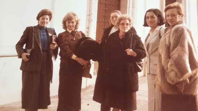 Las primeras diputadas andaluzas en el Parlamento en 1982. De izquierda a derecha: Pilar Pulgar, Amparo Rubiales, Amalia Jiménez, Angeles Cobo, Chiqui Gutiérrez y María África Gran.