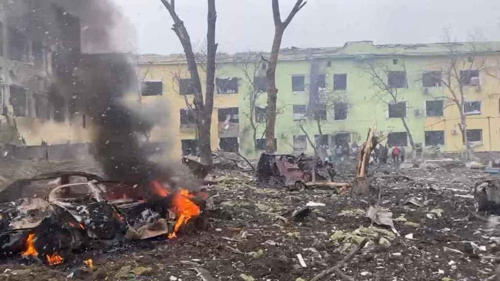 Destrozos provocados por los bombardeos de Rusia sobre la ciudad de Mariúpol.