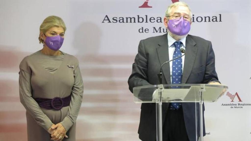 La vicepresidenta segunda, Gloria Alarcón y el presidente de la Asamblea Regional, Alberto Castillo.
