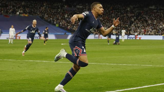 Kylian Mbappé celebra su gol al Real Madrid en el Santiago Bernabéu