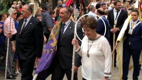 Mª Carmen Ledesma en una procesión representando a la Agrupación de Cofradías.