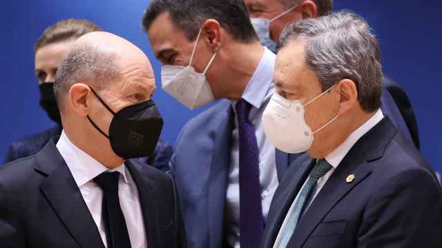 Olaf Scholz, Pedro Sánchez y Mario Draghi, durante la última cumbre celebrada en Bruselas en febrero