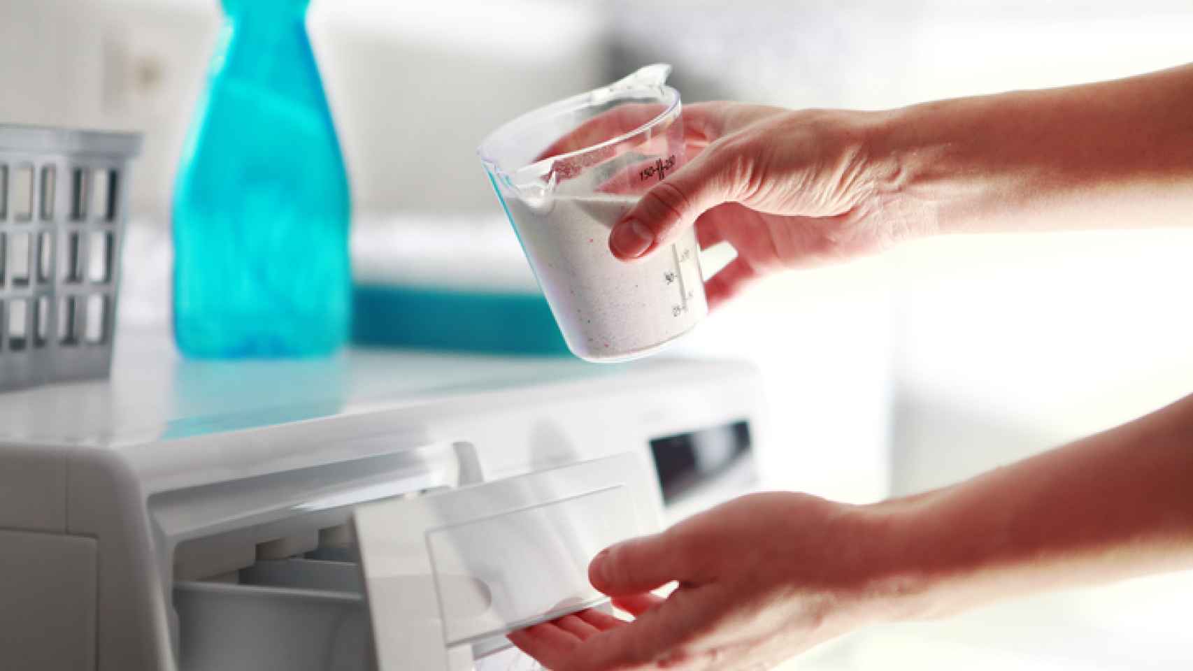 El mejor detergente quitamanchas para la ropa del súper, según la OCU: es  ecológico y eficaz