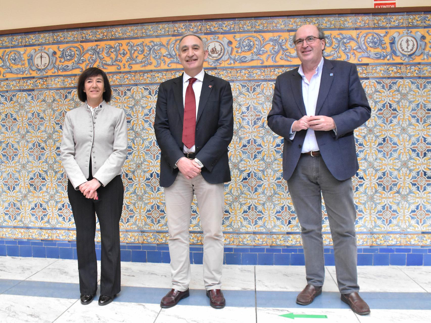 De izquierda a derecha: Helena Castán, Antonio Largo y José Ramón González, los tres candidatos a rector de la UVa