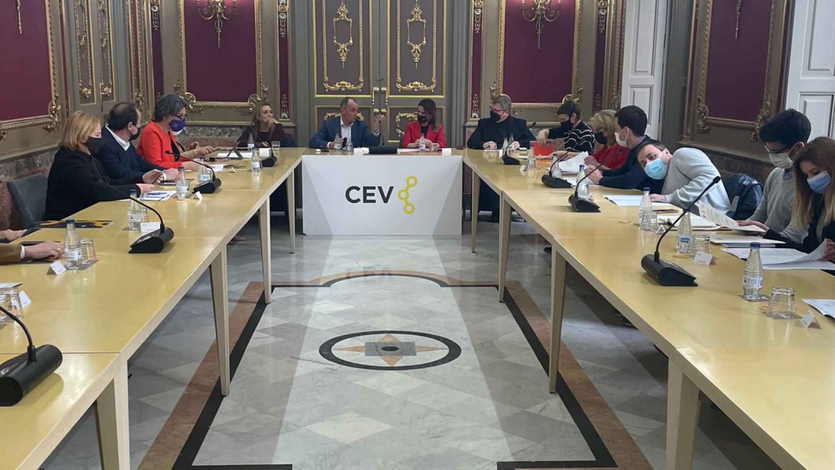 Reunión de los partidos del Botánico valenciano con la CEV, este jueves.