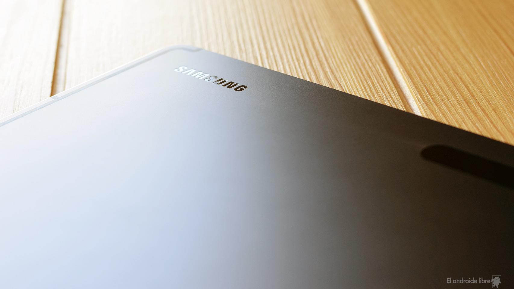 Samsung Galaxy Tab S8 Ultra: una tableta que casi funciona como laptop