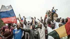 Manifestantes en Mali piden, en septiembre de 2021, la intervención de los mercenarios rusos del Grupo Wagner.