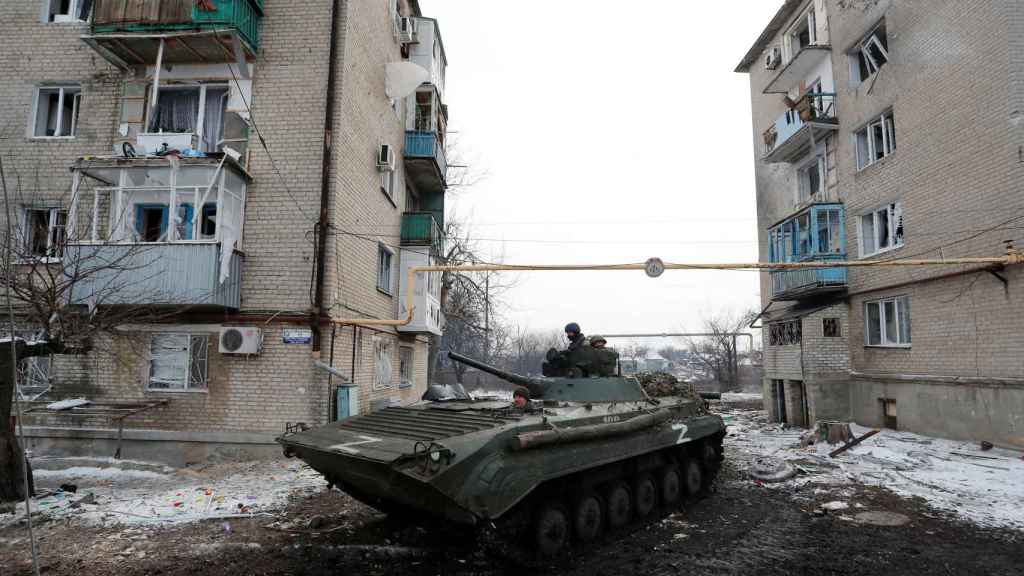 Soldados rusos en las calles de Donetsk este viernes.