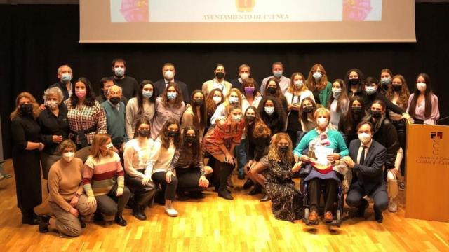 Foto de familia en el homenaje a las mujeres celebrado en Cuenca.