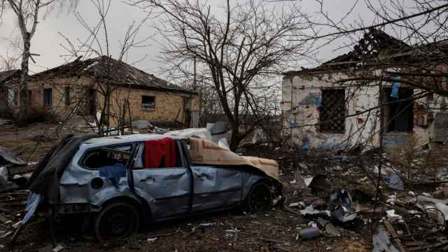 Casas destrozadas en las afueras de Kiev, este sábado.