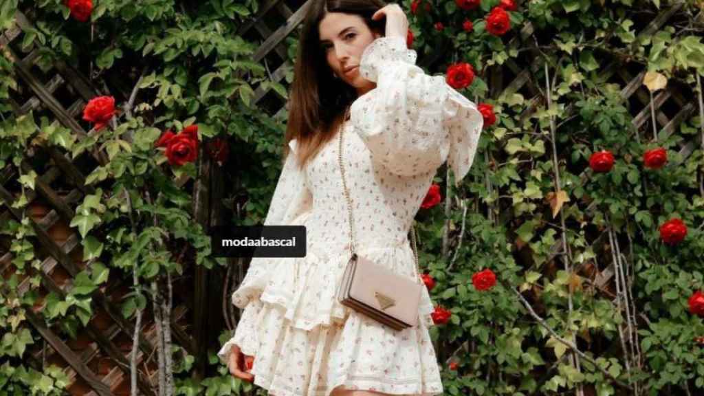 La 'influencer' comparte a menudo en sus redes sociales las prendas de Moda Abascal que viste.